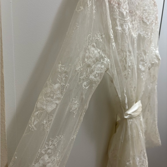 Honey Birdette Ivory Lace Robe with Scalloped Edges - Picture 4 of 14